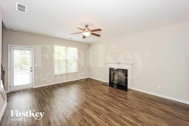 Building Photo - 209 Grove Pointe Dr