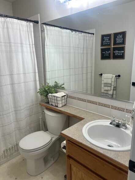 Main Floor Bathroom - 526 E Blackhawk Dr