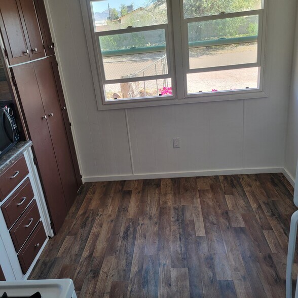 Building Photo - 4567 Calle Valle Vista