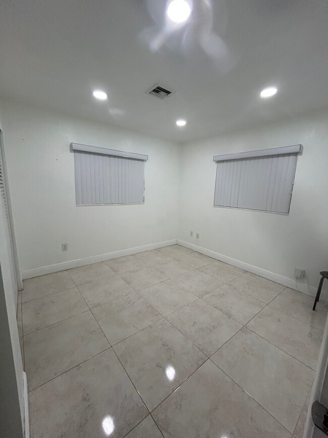 Building Photo - 5804 S Bond Dr
