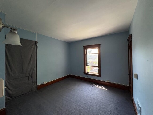 Building Photo - 48 Monroe St