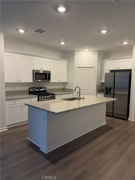 Building Photo - 32879 Manhattan Ave