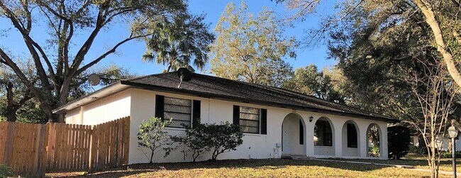 Building Photo - 1113 Hallamwood Trail S