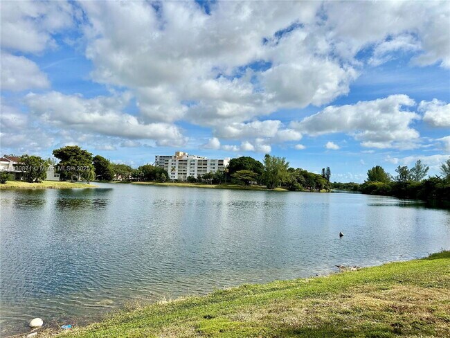 Building Photo - 6575 W Oakland Park Blvd