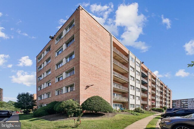 Building Photo - 5831 Quantrell Ave