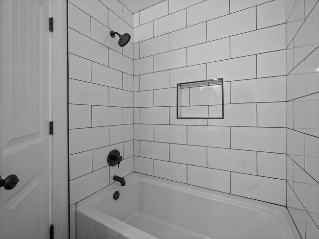 Building Photo - 635 Myrtlewood Cir