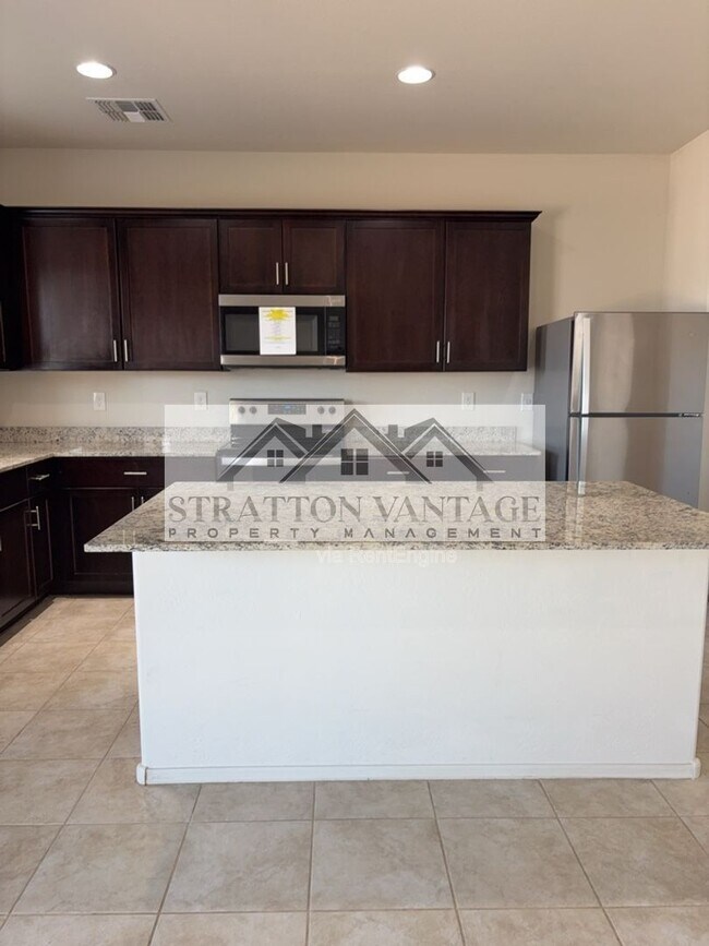 Building Photo - 43620 W Mescal Dr