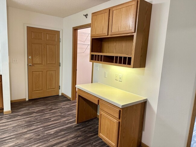 Building Photo - 1 Bedroom - South Fargo