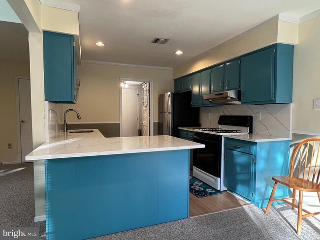 Building Photo - 5 Emily Ct