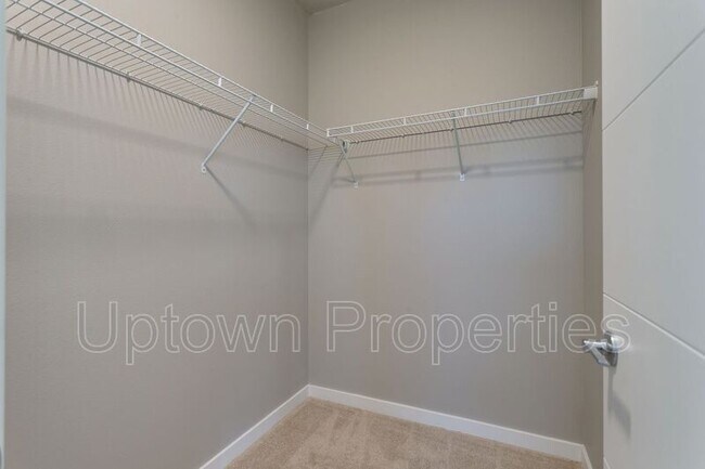 Building Photo - 3563 N Gantenbein Ave