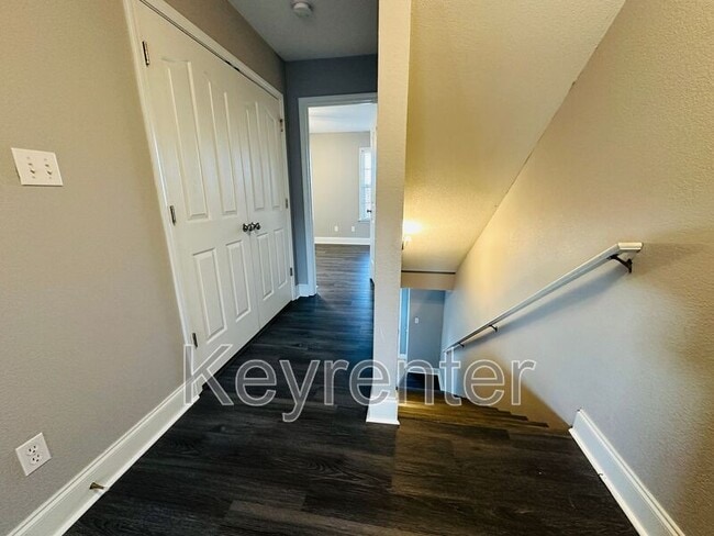 Building Photo - 2420 Hallerins Ct