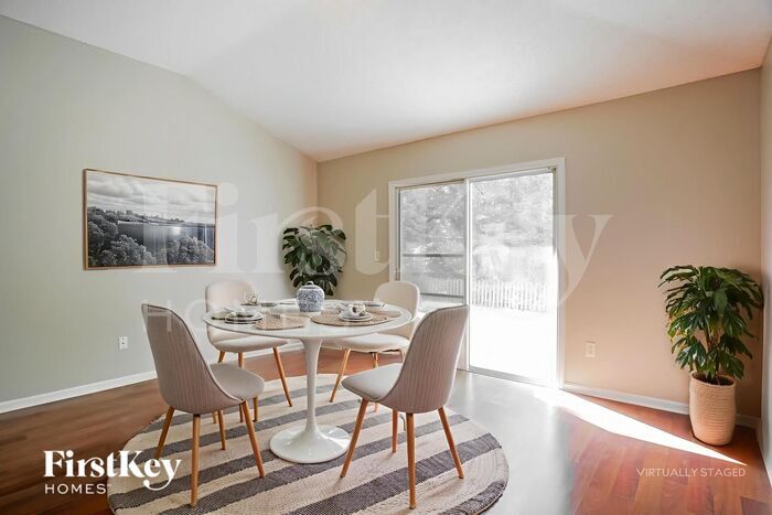 Building Photo - 489 MacKenzie Cir