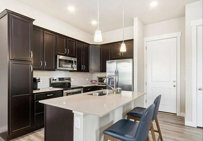 Building Photo - Elegant Townhome in Loveland