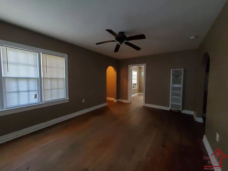 Building Photo - 1308 Virginia Ave