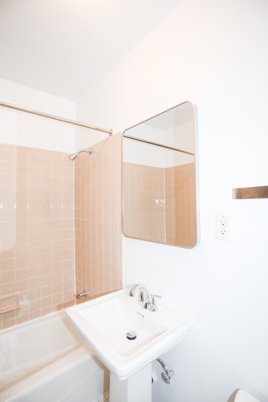 Building Photo - 4958 N Damen Ave