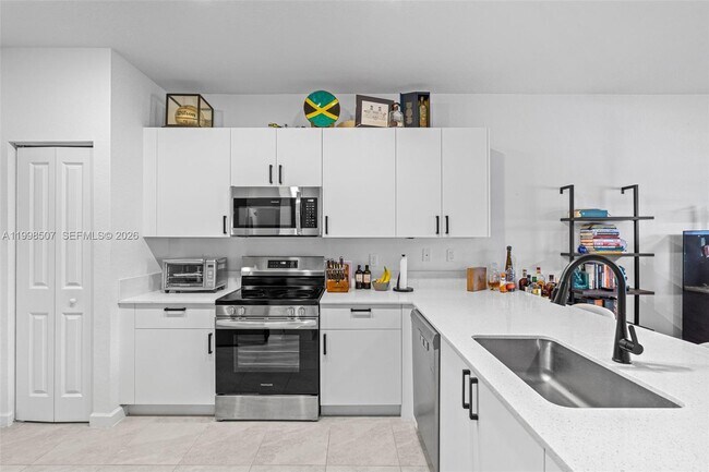 Building Photo - 4917 Oakmont Dr