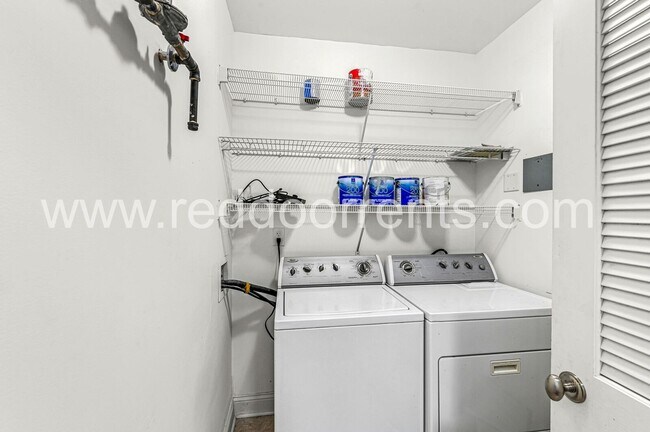 Building Photo - Coming Soon! – 1 Bed | 1.5 Bath Home in th...