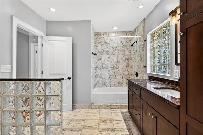 Building Photo - 1319 Chalmette Dr NE