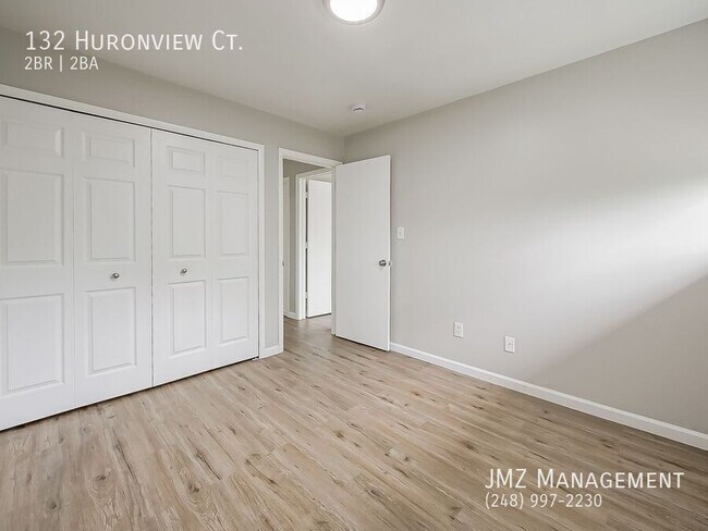 Building Photo - 132 Huronview Ct
