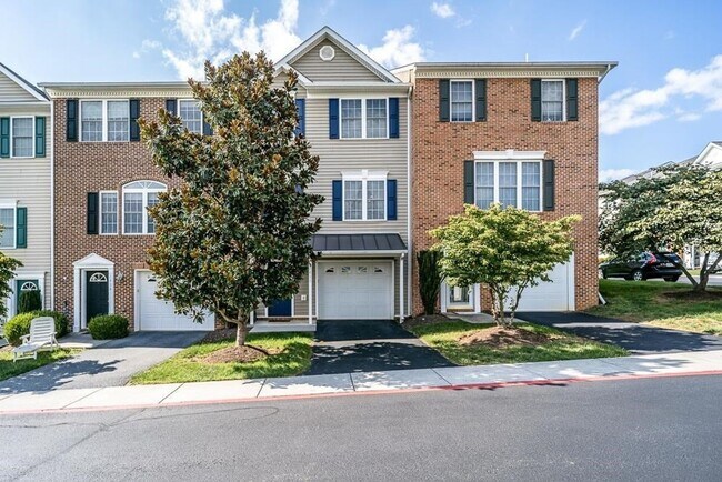 View of Spacious Luxury Townhome! Outstanding Loca... - 1410 Mountain Spring ...