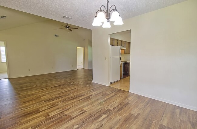 Building Photo - 784 Inwood Dr