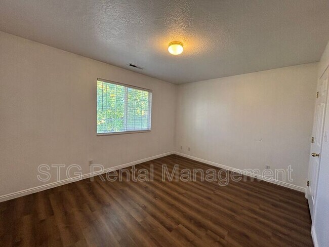 Building Photo - 154 E 100 N