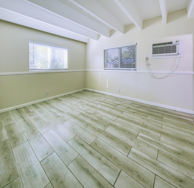 Building Photo - 1520 Lake Ave