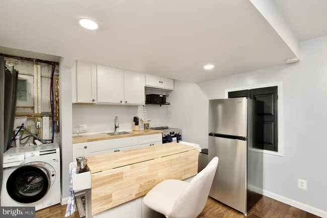 Building Photo - 5576 Neddleton Ave