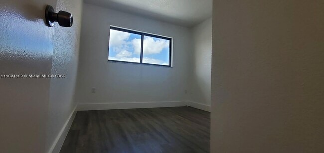 Building Photo - 5100 W 12th Ln