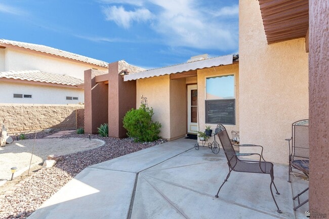 Building Photo - 10605 S Del Vista Dr