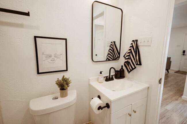 Building Photo - 1824 N 12th St