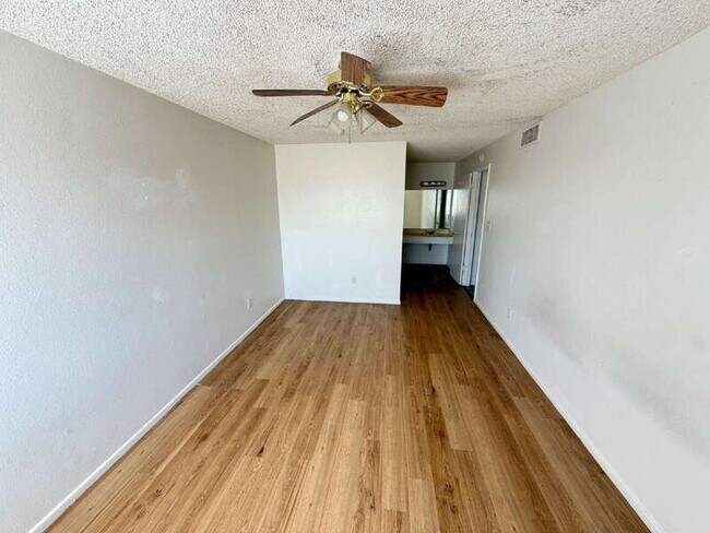 Building Photo - 10660 W Concordia Dr