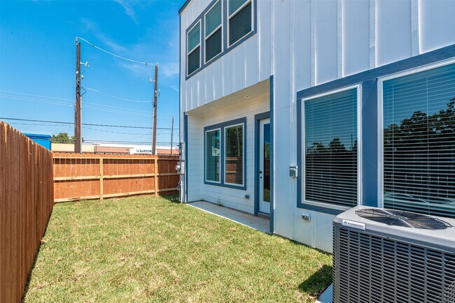 Building Photo - 8475 Berry Brush Ln
