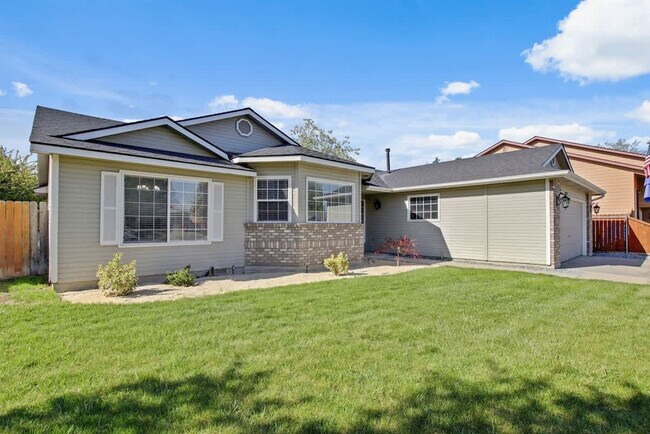 Building Photo - 4243 E Driftwood Dr