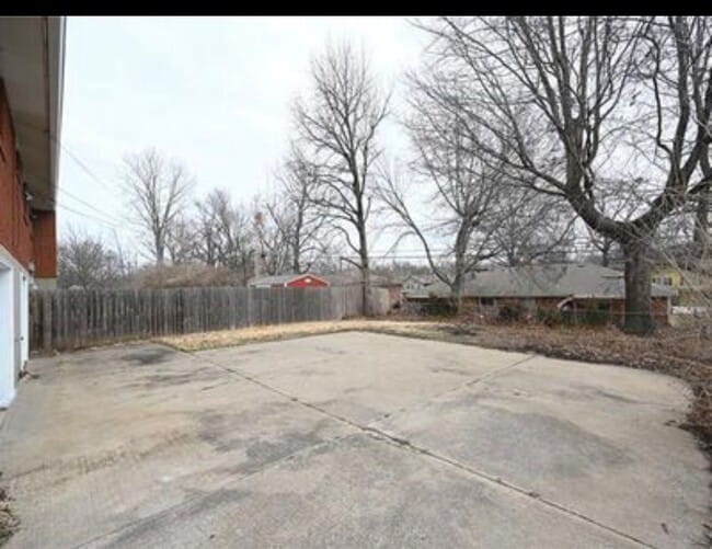 Building Photo - 5621 N Strathbury Ave