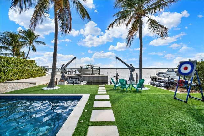 Building Photo - 69 Shoreland Dr