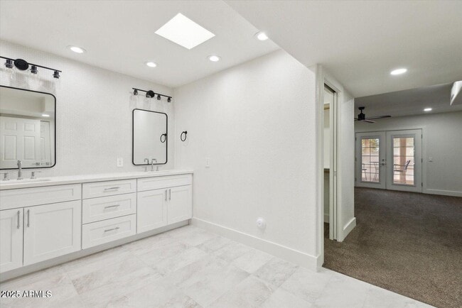 Building Photo - 26034 S Glenburn Dr