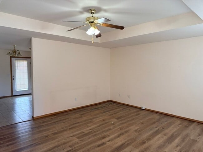 Building Photo - All brick 3 bed 2 bath in SE Springfield
