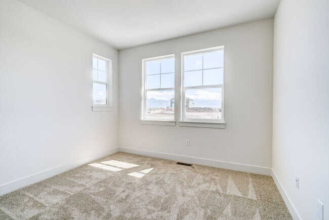 Building Photo - New Peaceful Retreat