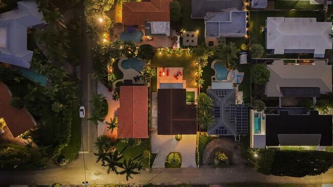 Building Photo - 2407 NE 17th Terrace