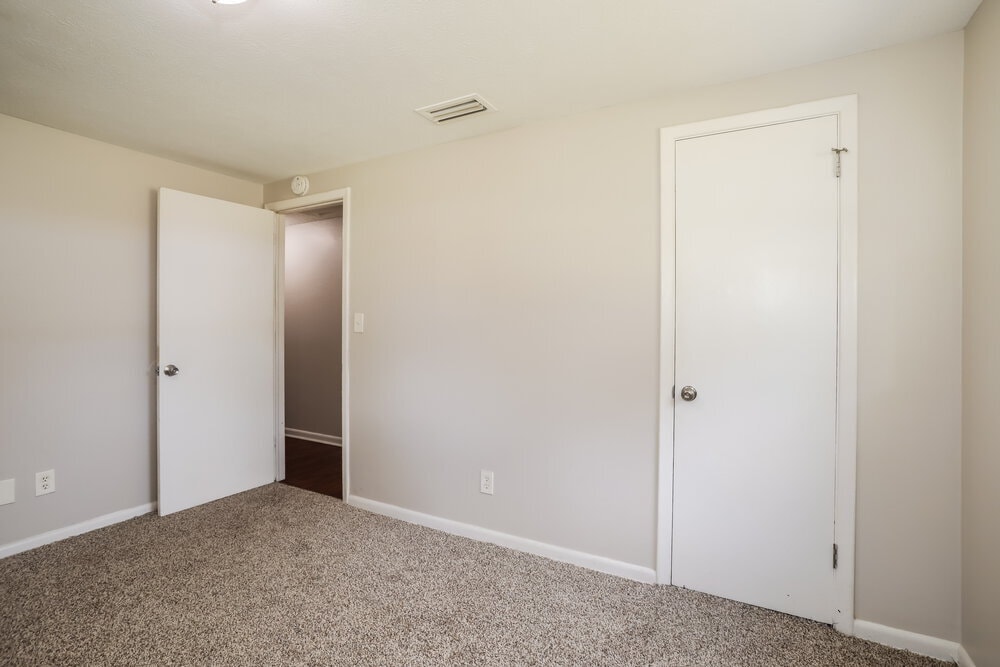 Building Photo - 5816 Sonora Dr W