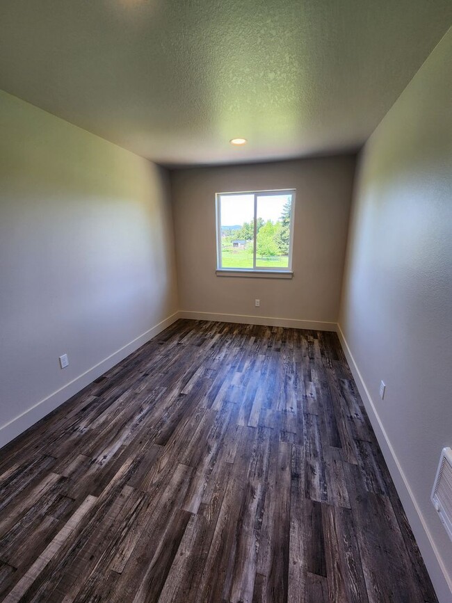 Building Photo - 3 Bedroom 2.5 Bath in Winlock
