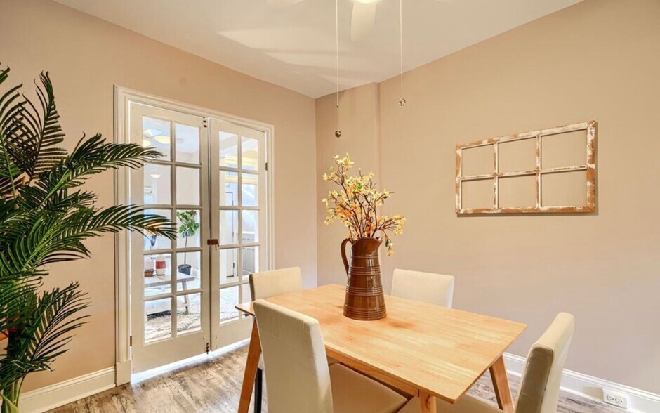 Building Photo - 627 S Eaton St