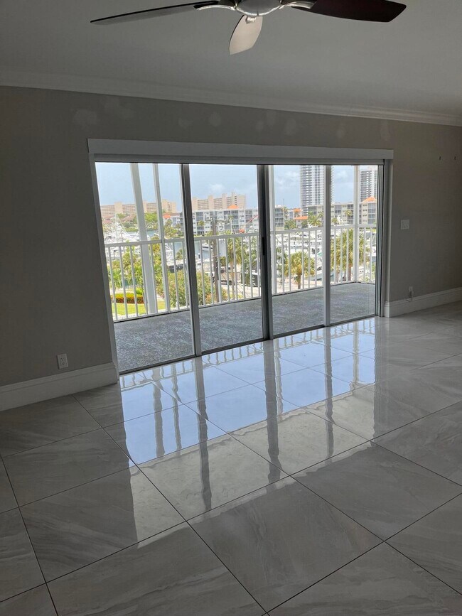 Building Photo - 155 Yacht Club Dr