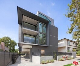 Building Photo - 1227 N Formosa Ave