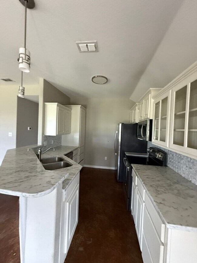 Building Photo - 1333 Briar Cliff Path