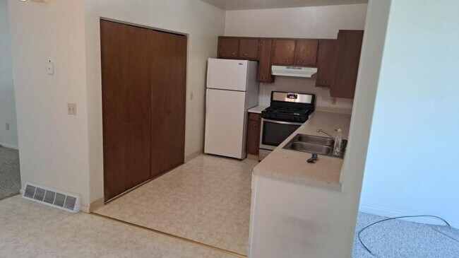Building Photo - 3 bedroom in Billings MT 59102