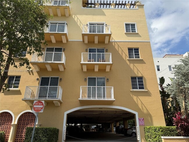 Building Photo - 107 Mendoza Ave