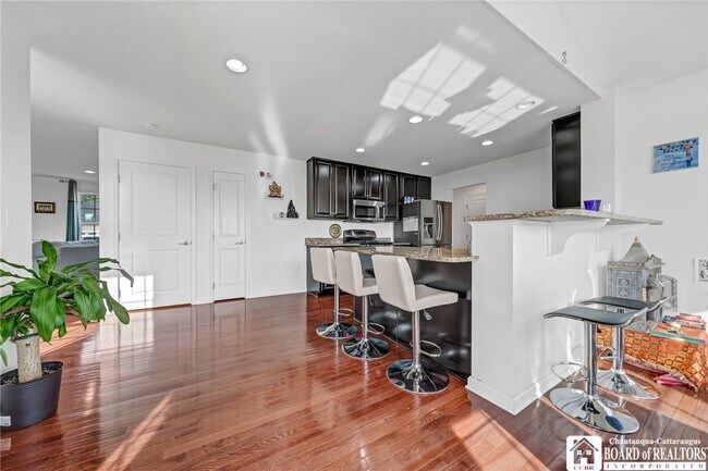 Building Photo - 27 Middlebury Ln