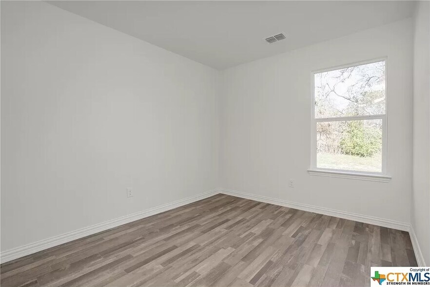 Building Photo - 1103 Attas Ave